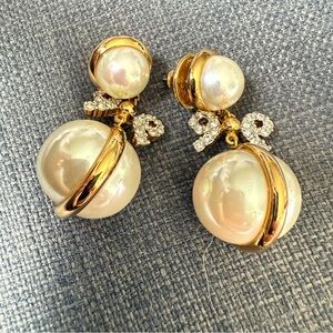 NINA RICCI Pierced Earrings – Vintage 80s Gold-Tone Bow with Faux Pearl Drop